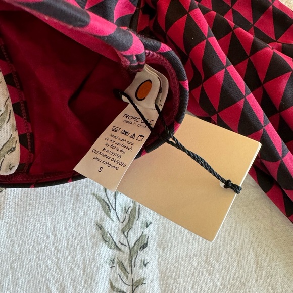NWT 🏷️ Tropic of C Playa Rashguard and Lo Bottoms in Hibiscus Geo - Picture 9 of 9